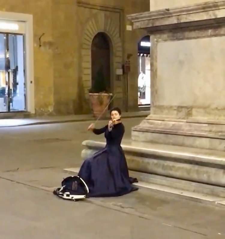 violin soloist on Parisian street